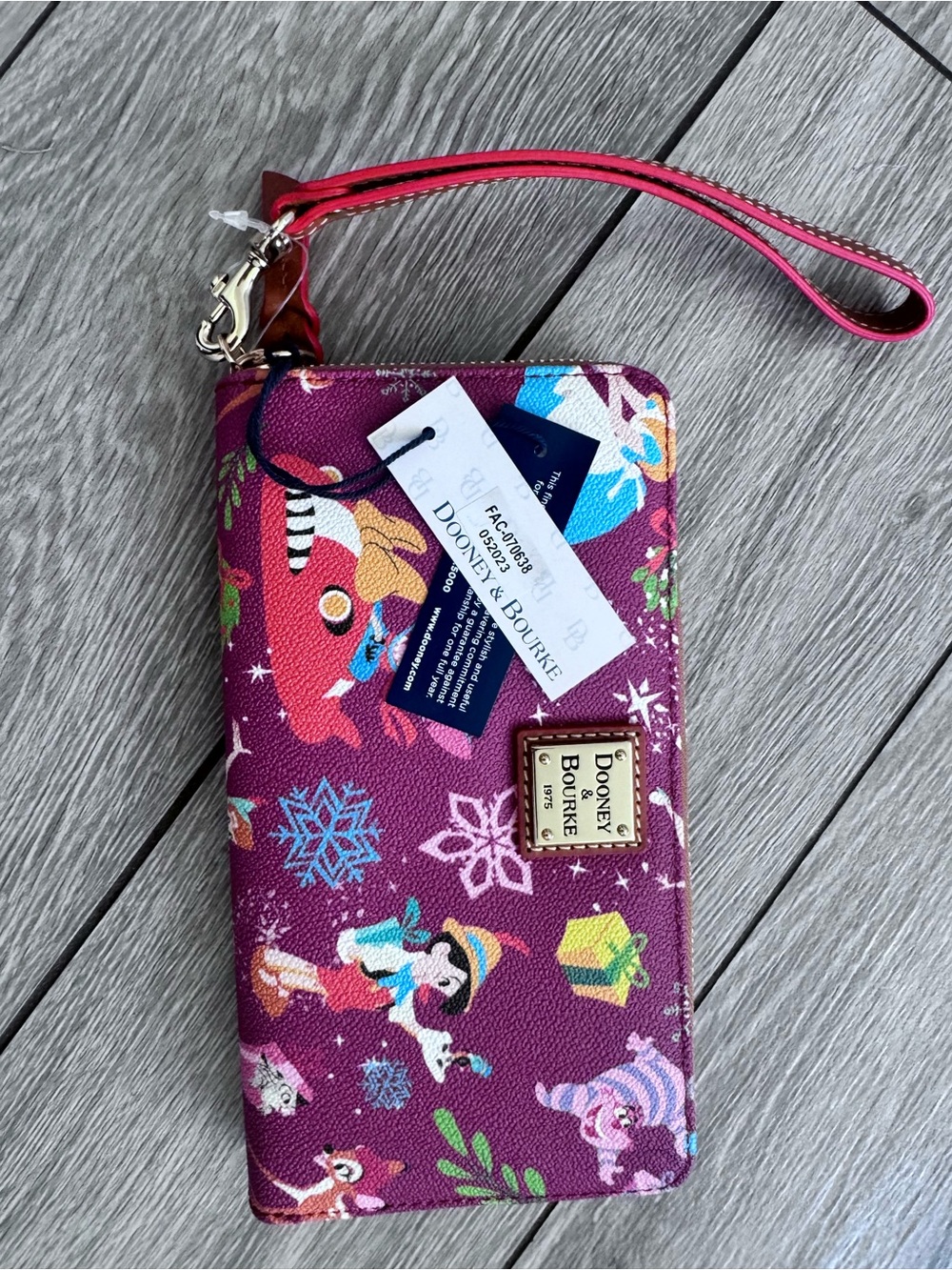 2023 Disney Dooney & Bourke Christmas Wristlet Wallet Alice, Peter Pan, Stitch
